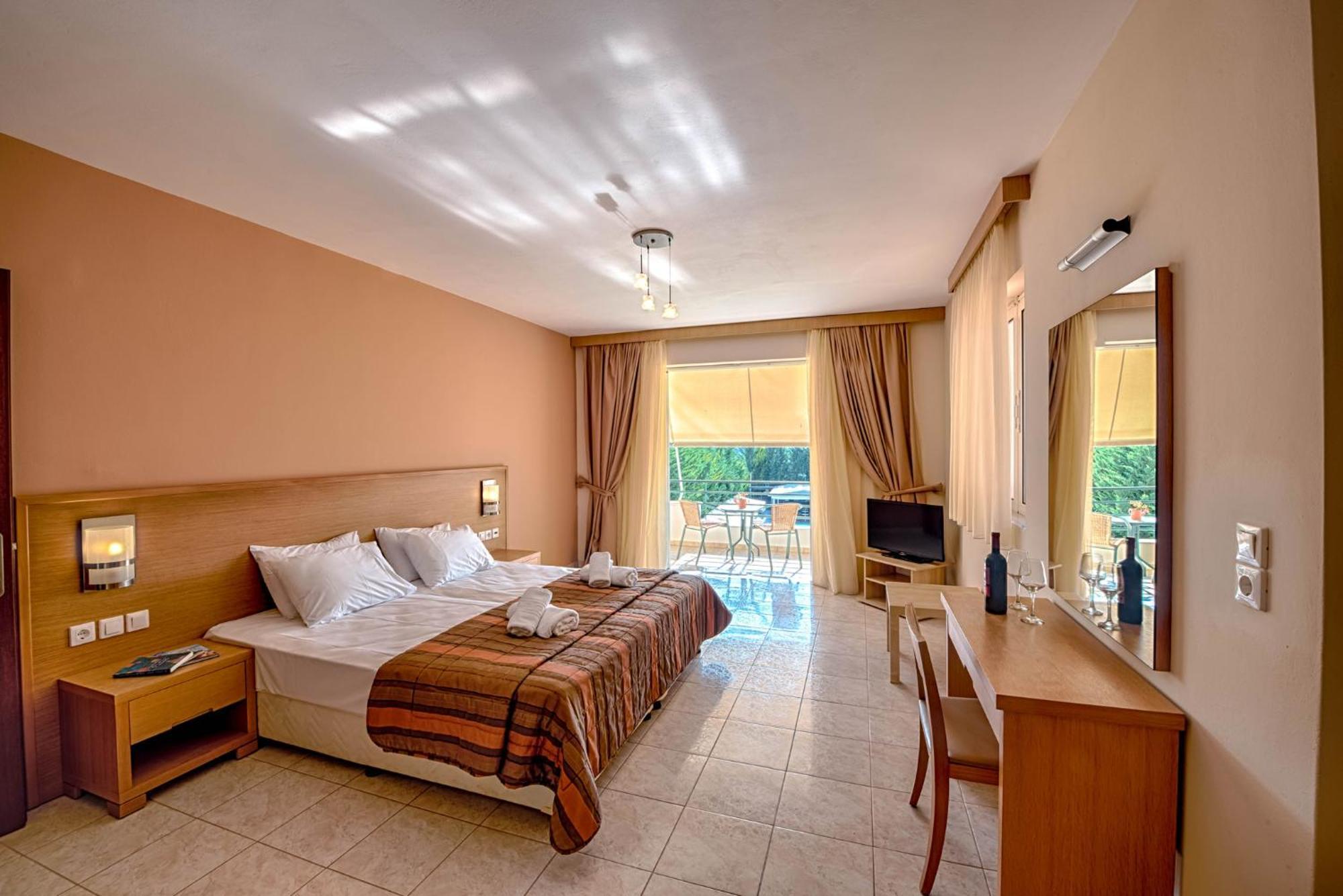 Aparthotel Anilio Plaza Zacharo Camera foto